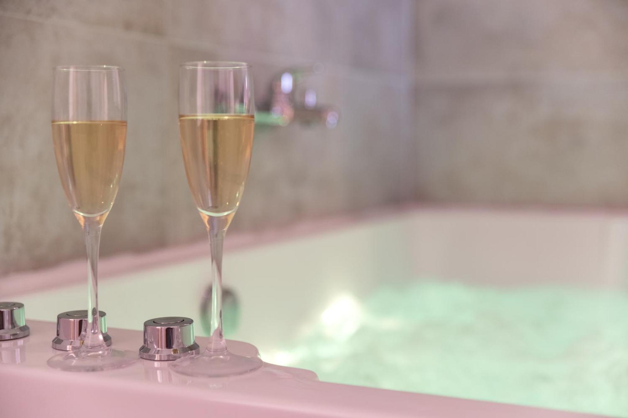 Le Fruit Defendu "Love Room" Jacuzzi Centre Ville Rouen Bagian luar foto